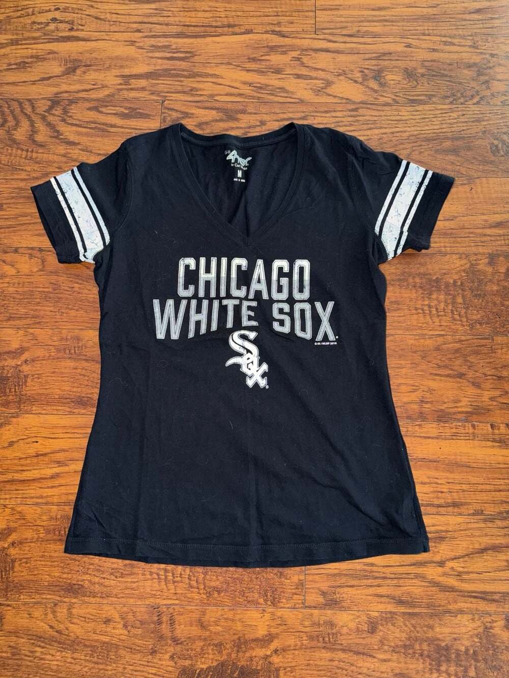 G-III 4Her by Carl Banks Chicago White Sox Women's V-Neck Graphic T-Shirt